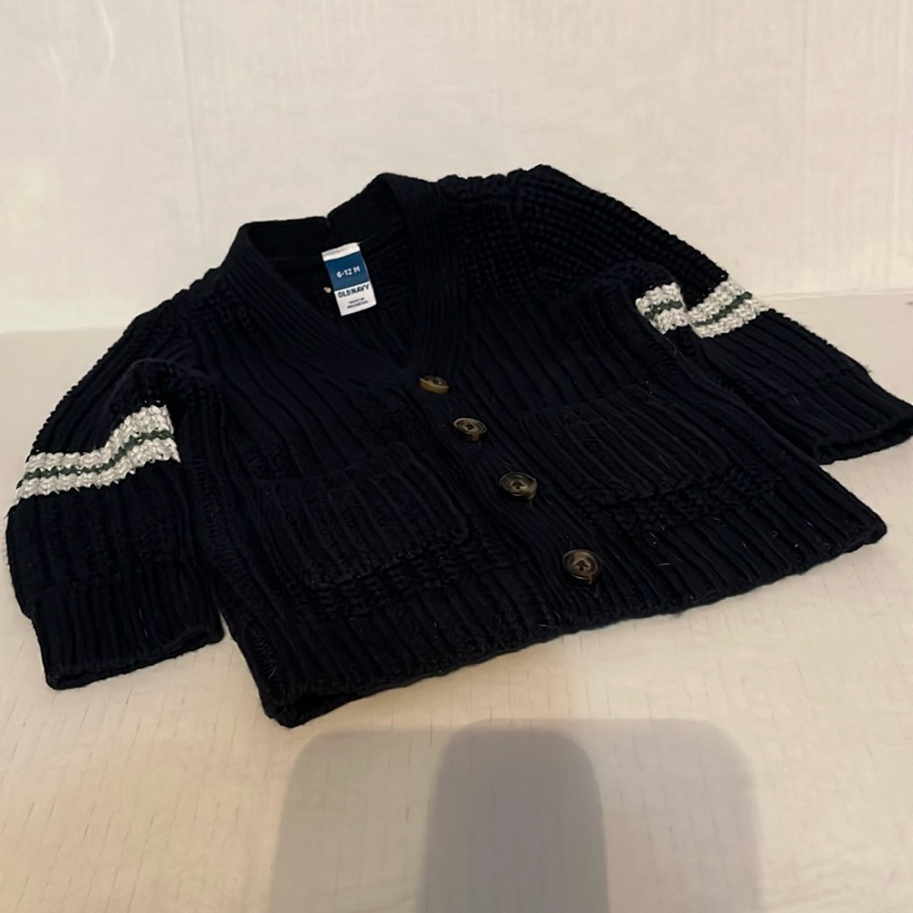 Old Navy size 6-12 months navy & white sweater. NWOT